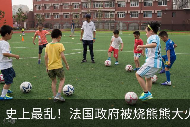 史上最乱！法国政府被烧熊熊大火，街上枪声不断堪比谍战片